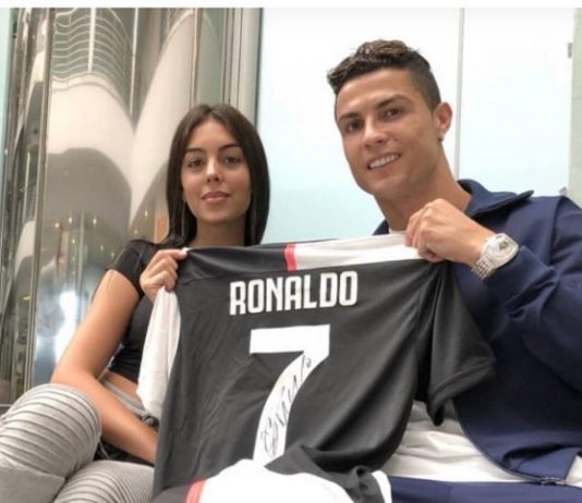 Rifa solidária camisola assinada por Cristiano Ronaldo