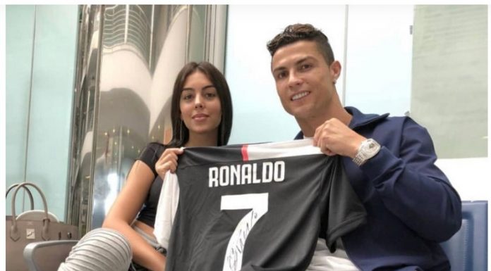 Rifa solidária camisola assinada por Cristiano Ronaldo